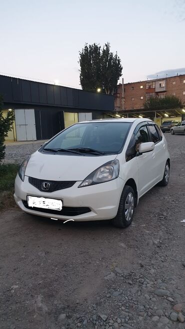победа машина: Honda Fit: 2010 г., 1.3 л, Автомат, Бензин, Хэтчбэк