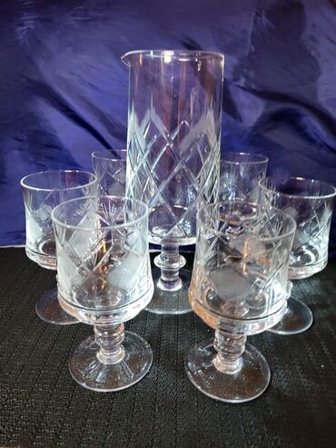 Kuhinjski setovi: Servis za vino,sa bokalom kristal,rucna gravura 1960g+. Servis za na lalafo.rs — 4 Kuhinjski setovi: Servis za vino,sa bokalom kristal,rucna gravura 1960g+. Servis za — 4