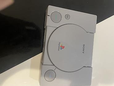 ps5 slim digital edition: Sony PlayStation (PS1) konsol dəsti Məhsulun tərkibi: - Orijinal Sony — 4