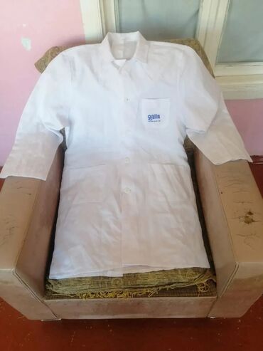 Tibbi geyim: Salam aleykum Ağ rəngde az geyinilmiş tibbi xalatlar ve başqa tibbi — 16