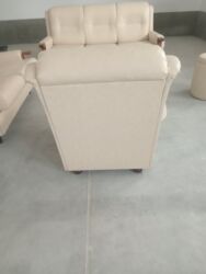 Ugaone garniture: Garnitura od eko koze u krem boji,u super stanju,jedina mana su na lalafo.rs — 2 Ugaone garniture: Garnitura od eko koze u krem boji,u super stanju,jedina mana su — 2