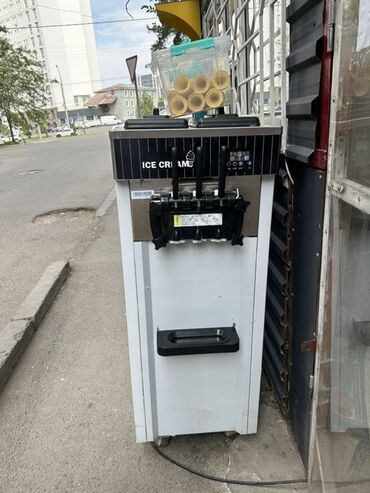 фризер аппарат для мороженого: Автомат для приготовления мягкого мороженого, выполненный в