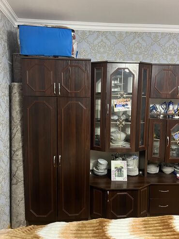 состаренная мебель: İşlənmiş, Paltar rəfi, Rusiya