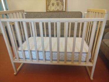 трансформер с пеленальным столиком: Для девочки и мальчика, Четырехугольная, Колыбель, Без бортиков, С матрасом, Без механизма качания