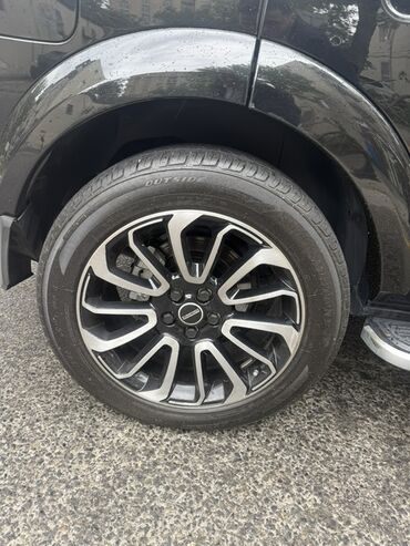Təkərlər: 255/55/20 Təptəzə təkər cəmi 200 km yol sürülüb. 4 ədəd komplekt