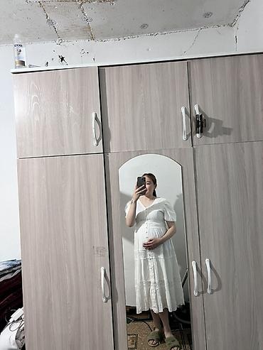пышная: Платье белое миди с пуговицами спереди и кружевной отделкой - Силуэт — 1