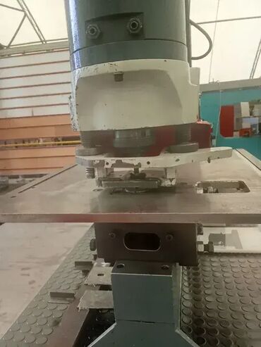 Ostali alati i mašine: Štanc presa DURMA Univerzalna, hidraulična presa za metal Marka — 3