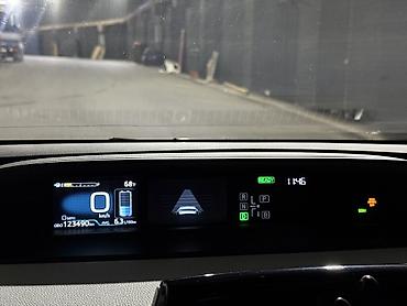 byd e6: Toyota Prius: 2020 г., 1.8 л, Вариатор, Гибрид, Седан — 10