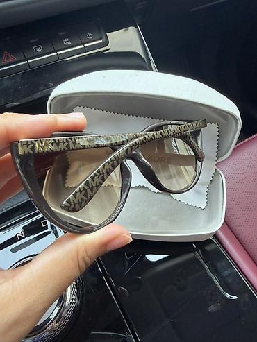 Aksesuarlar: Michael Kors qadın gün eynəyi - Model: MK loqolu dizayn – çərçivə və — 2