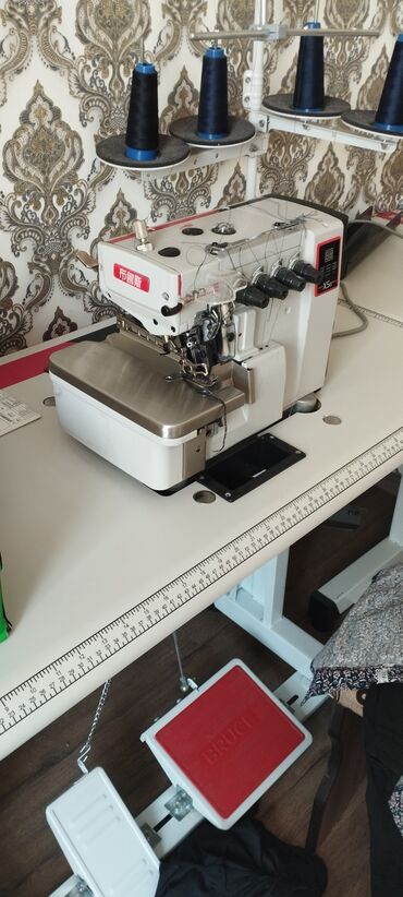 Скупка техники: Продаю Швейные машины четырёхнитка и однострочка состояния хорошее