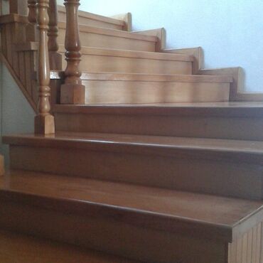 Qapıların təmiri: Qurudulmush taxtadan qapi ve pillekenleri yiqib ve yerinde — 2