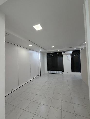 Коммерциялык мүлк: Ижарага Толугу менен кеңсе: Банк бөлүмү, Нотариус, Буюртмаларды берүүчү жай, 61 м², Турак комплексинде, Ремонту менен, Өзүнчө кире бериши менен — 4