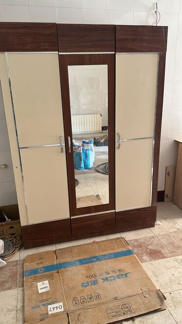 qardırob: İşlənmiş, Qarderob, paltar dolabı
