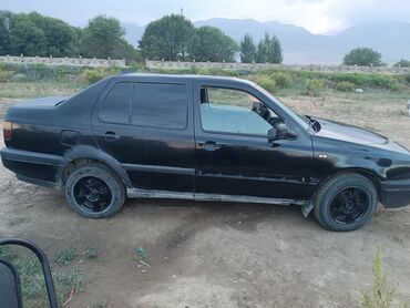победа машина: Volkswagen Vento: 1994 г., 2 л, Механика, Бензин, Седан