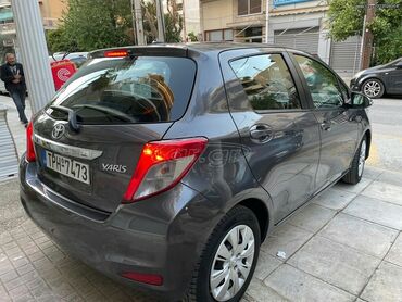 Toyota: Toyota Yaris: 1.3 l. | 2011 έ. Sedan — 5