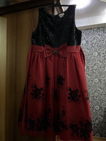 tünd qırmızı donlar: Вечернее платье