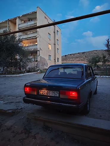vaz susə: VAZ 2107 sedan - Kuzov: klassik 4 qapılı sedan, tünd mavi rəng - Arxa — 3