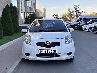 Toyota: Toyota Vitz: 2005 г., 1.3 л, Вариатор, Бензин, Хэтчбэк — 2