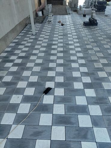 Укладка плитки: Укладка брусчатки качественно гарантия. Бордюры арычки. Замер — 6