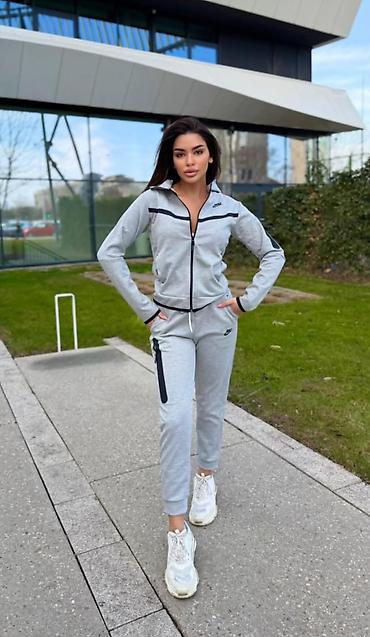 mango torbice: Komplet trenerke NIKE gornji deo i donji deo. - Materijal kvalitetan — 2
