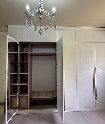 tankdakı qarderob: Mebel dəsti – quraşdırılmış dolab və LED güzgülü konsol - Dizayn — 3