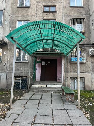 квартиру в балыкчы: 2 комнаты, 43 м², 104 серия, 1 этаж, Старый ремонт