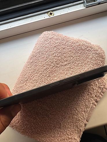mi 15t pro: Smartfon – qara rəng - Ön panel: tam ekran, sol yuxarıda “punch‑hole” — 3