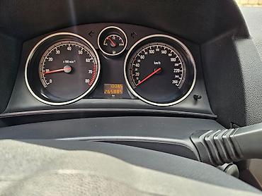 Opel: Opel Astra H hatchback – parlaq qırmızı rəngdə, 5 qapı. Texniki — 10