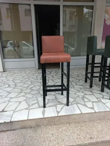stolica za plažu akcija: Barska stolica od punog drveta 🪑 U ponudi je barska stolica izrađena