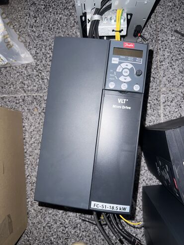 i̇nvertor: Danfoss invertor,18 kw,istifade olunmuyub,təzə kimidirbaşqa