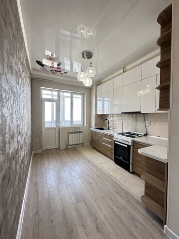 сдается квартира центральный мечить: 2 бөлмө, 61 кв. м, Элитка, 8 кабат, Эски ремонт