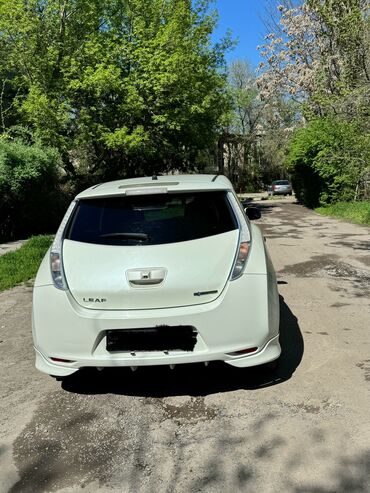 работа в бишкеке с личным авто: Nissan Leaf: 2011 г., Автомат, Электромобиль