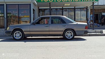 Транспорт: Mercedes-Benz W124: 1990 г., 2.3 л, Автомат, Бензин, Седан