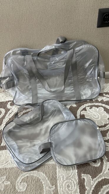 сумка из войлока: Продаю сумки в роддом серого цвета из матового винила В комплекте