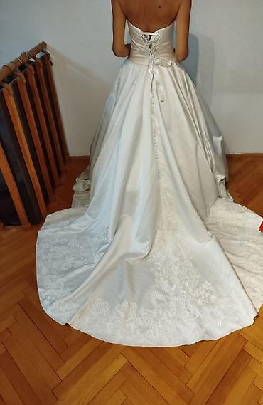 Venčanice: Venčanice – dve raskošne modele Model 1: - Silueta A-kroja sa bogatom — 16