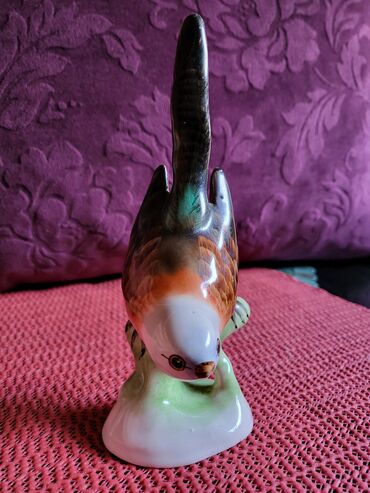 Ostali kućni dekor: Figura nova iz 60ih madjarski porcelan bodrogkereszturi. Visina — 2