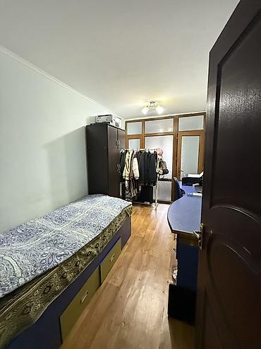 Продажа квартир: 3 комнаты, 55 м², Ак-Эмир рынок 3 этаж, Старый ремонт — 2