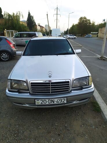 mersedeslər: Mercedes-Benz E 220: 2.5 l | Universal