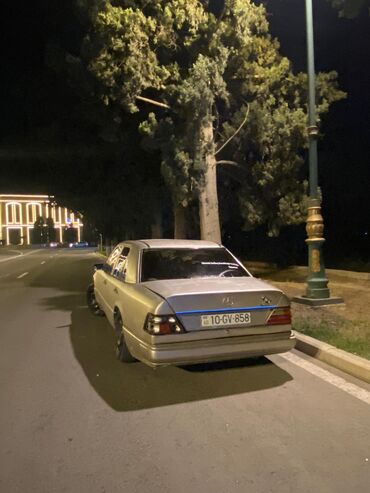 Mercedes-Benz: Mercedes-Benz 230: 2.3 l | 1990 il Sedan — 5