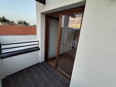 tip top nekretnine vrsac: Na prodaju 1/1 uknjižen stan na tri nivoa u atraktivnoj novijoj zgradi — 8