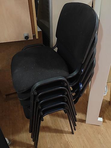 metal stol: Qara rəngli yığıla bilən (stackable) konferans/ofis stulları - Model — 3