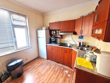 Anbar və emalatxanalar: Səbail rayonu, Badamdar şossesində, 1-ci massivdə əsas yolun üstündə — 16