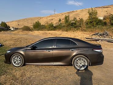 Продажа авто: Toyota Camry: 2018 г., Гибрид, Седан — 5