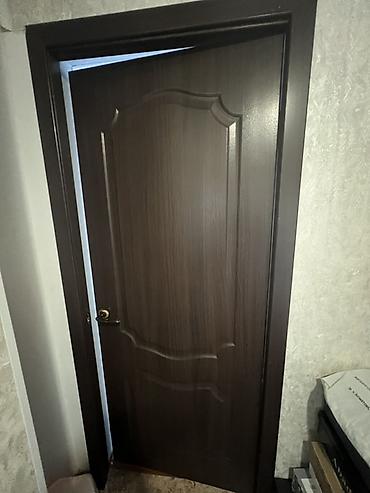 Межкомнатная дверь, Б/у, Со стеклом, Одностворчатая, Распашная, цвет - Коричневый