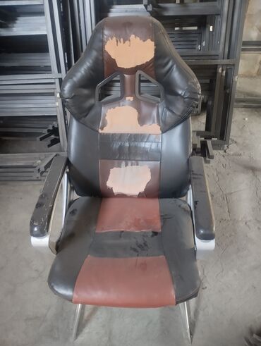 Игровые кресла: Игровое кресло, Б/у, Без колесиков, цвет - Черный, Экокожа — 2