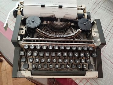 Stari uređaji: Olympia mehanička pisaća mašina sa koferom Nepoznato stanje. Mora — 9