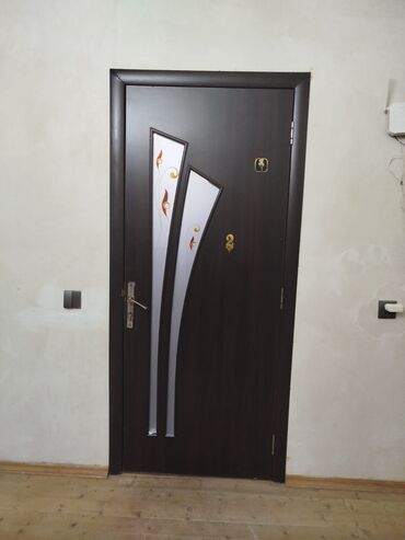 Furnitura və aksessuarlar: Dekorativ giriş/qapı - Rəng: tünd qəhvəyi (6vengə tonlarında) -