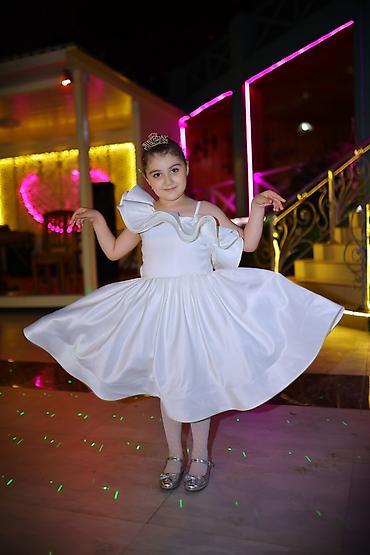 vecerni don: Uşaq üçün ağ ziyafət/şənlik donu - Model: tək çiyin üzərində iri — 3