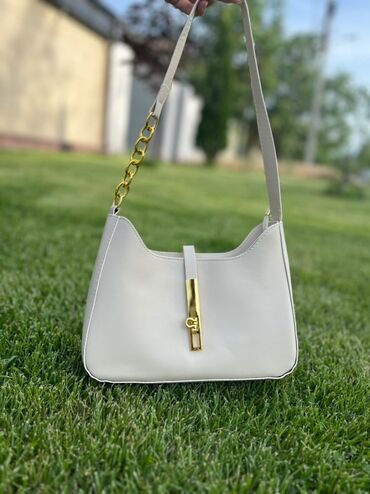 Классические сумки: Стильная сумочка на лето👜 Новая, качественная, на замке Цена: 1200