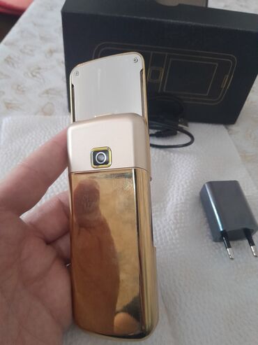 Digər mobil telefonlar: Qızılı korpuslu sürüşdürmə mexanizmalı düyməli mobil telefon — 3